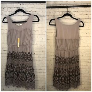 NWT.Sleeveless dress, gray, pleated, vintage style